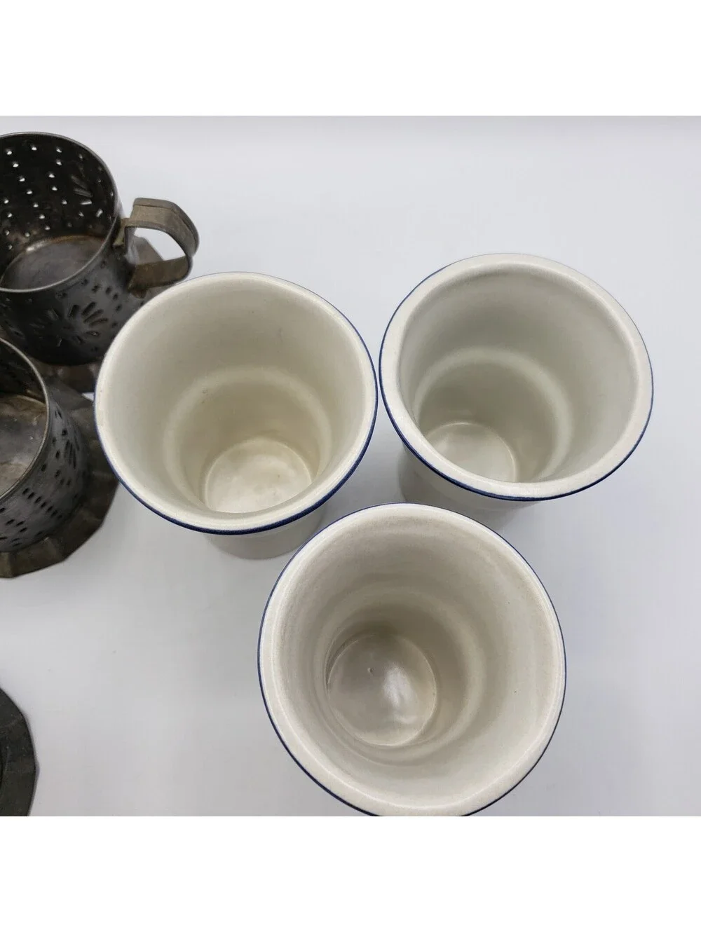 3 VTG Pfaltzgraff Yorktowne Tinsmith Stoneware Coffee Mug Cup Punched Tin Holder